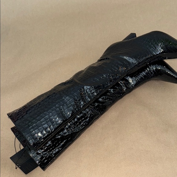 Forever 21 - Black Croc-Embossed Knee-High Boots - Picture 5 of 10